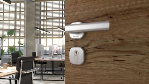 un cylindre européen vachette sur une porte